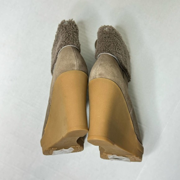 Lauren Ralph Lauren Taupe Steph Bootie NEW Size 9 - Picture 6 of 9
